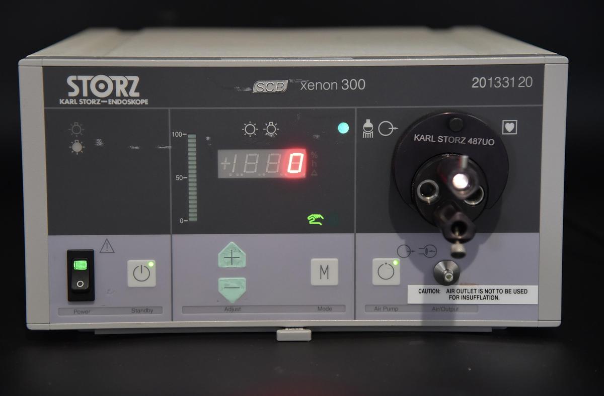 Used Karl Storz 20133120 Endoscopy SCB Xenon 300 Light Source 