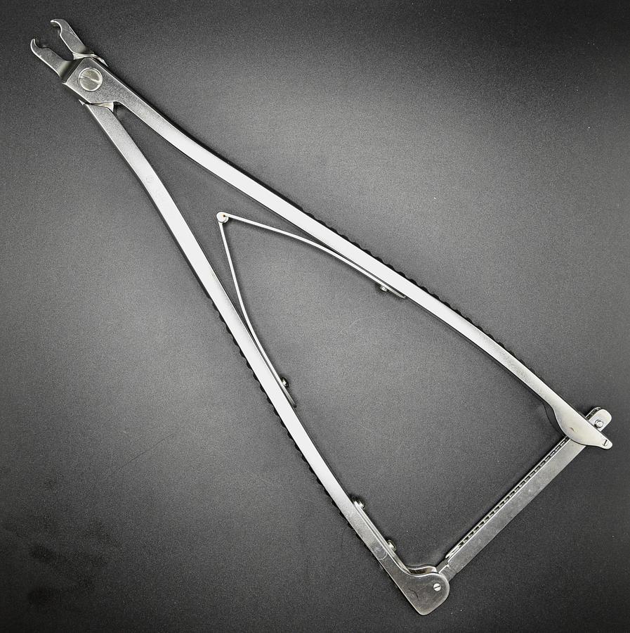 Used SYNTHES 6mm Rod Holding Forceps w/ Narrow Jaws, ClickX, Reference 388.409