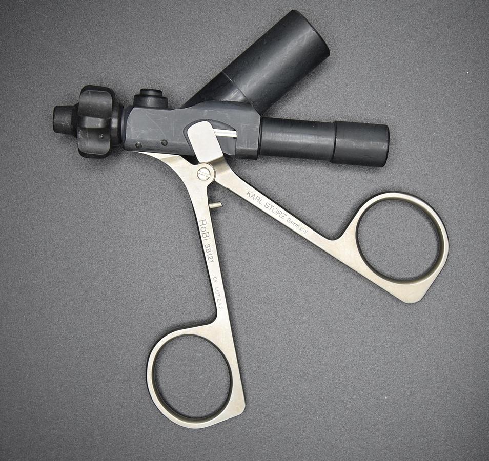 Used Karl Storz 38121 Robi Standart Ring Handle