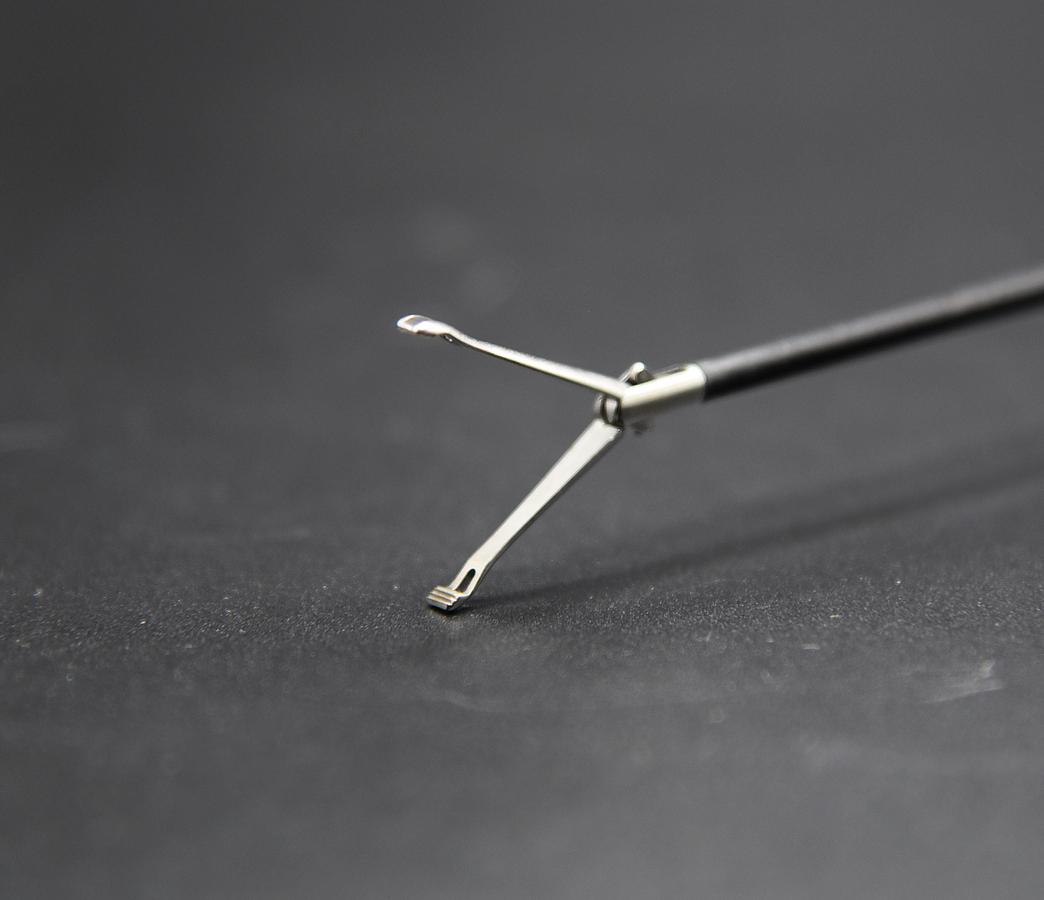 Used INTEGRA LIFESCIENCES PRODUCTION CORPORATION 630147 Babcock Forceps