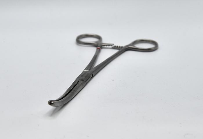 Used V.Mueller SU-2764 Pean Artery Forceps Curved, Serrated 8"