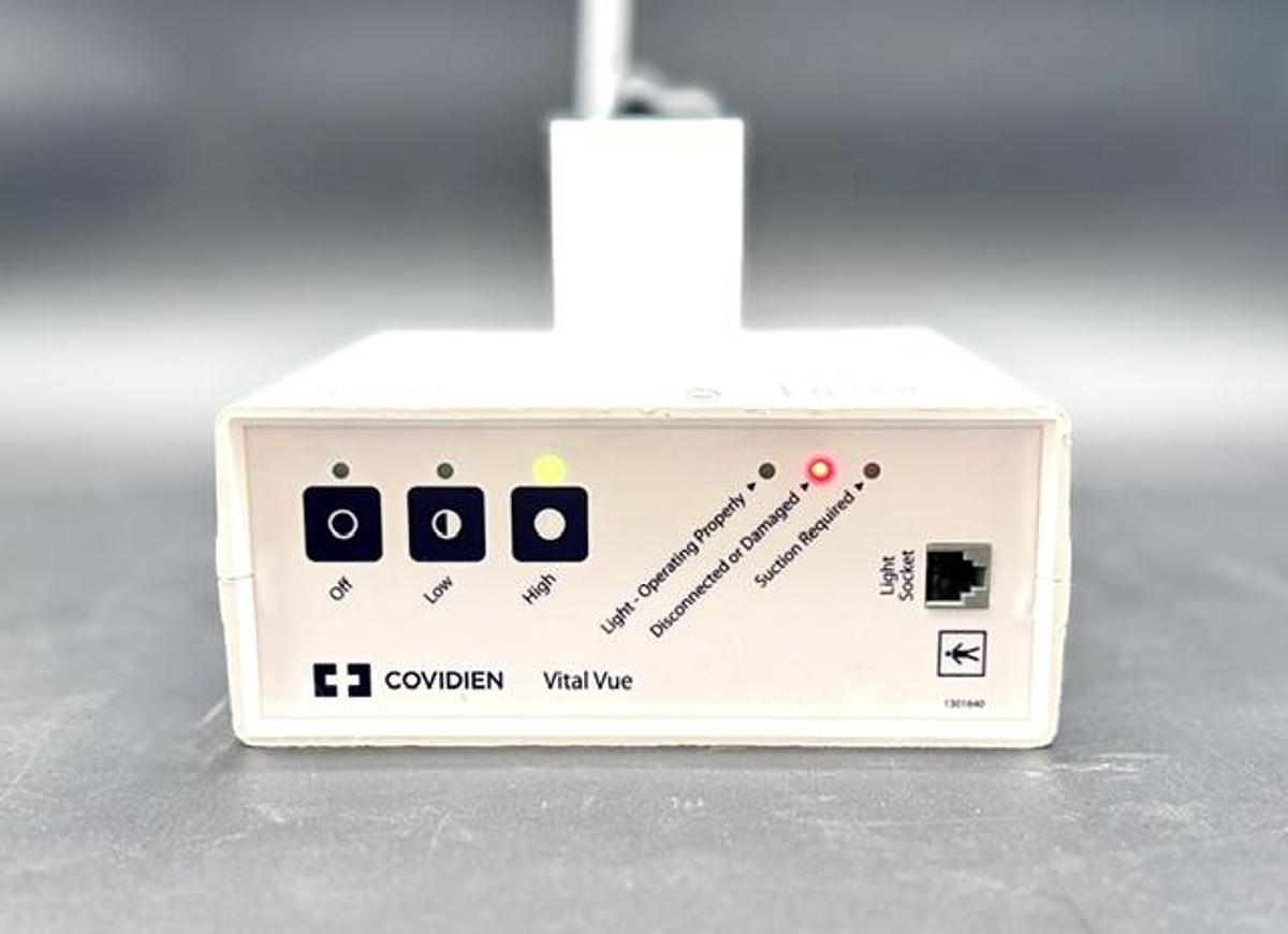 Used Covidien 8886828401 Vital Vue Light Source