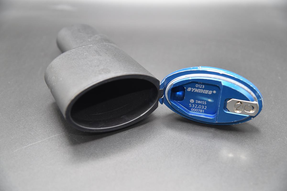 Used SYNTHES SWISS 532.032 Orthopedic Battery 5060