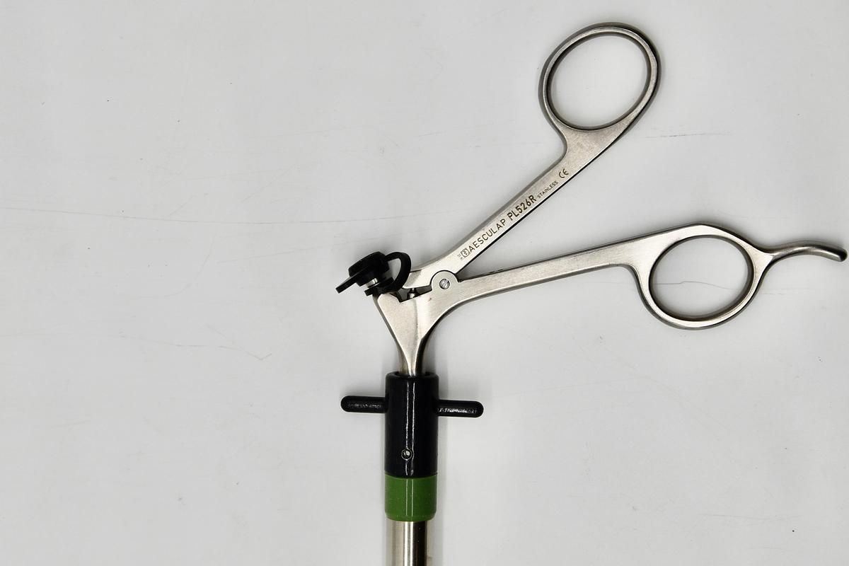 Used Aesculap Surgical 12mm 35cm Clip Remover PL526R