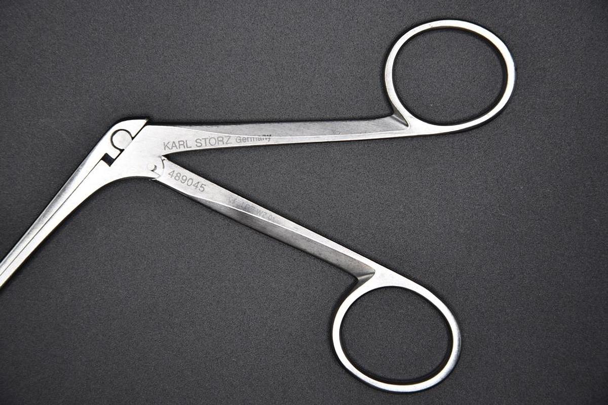 Used Karl Storz 489045 Ferris-smith Nasal Forceps With Serrated Jaws WL 11cm