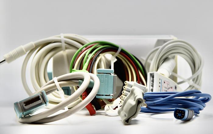 Used PHILIPS INTELLIVUE MX800 ANESTHESIA CO2 MONITOR WITH M3001A & M3015A MODULES