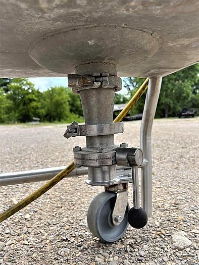 Used Stainless Steel 8 Foot COP Tank 213 Gallons with Tri Clover Pump