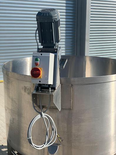 Used TANK WITH AGITATOR STIRRER