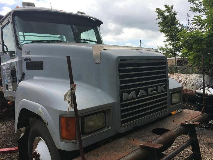 Used 2007 MACK CHN613