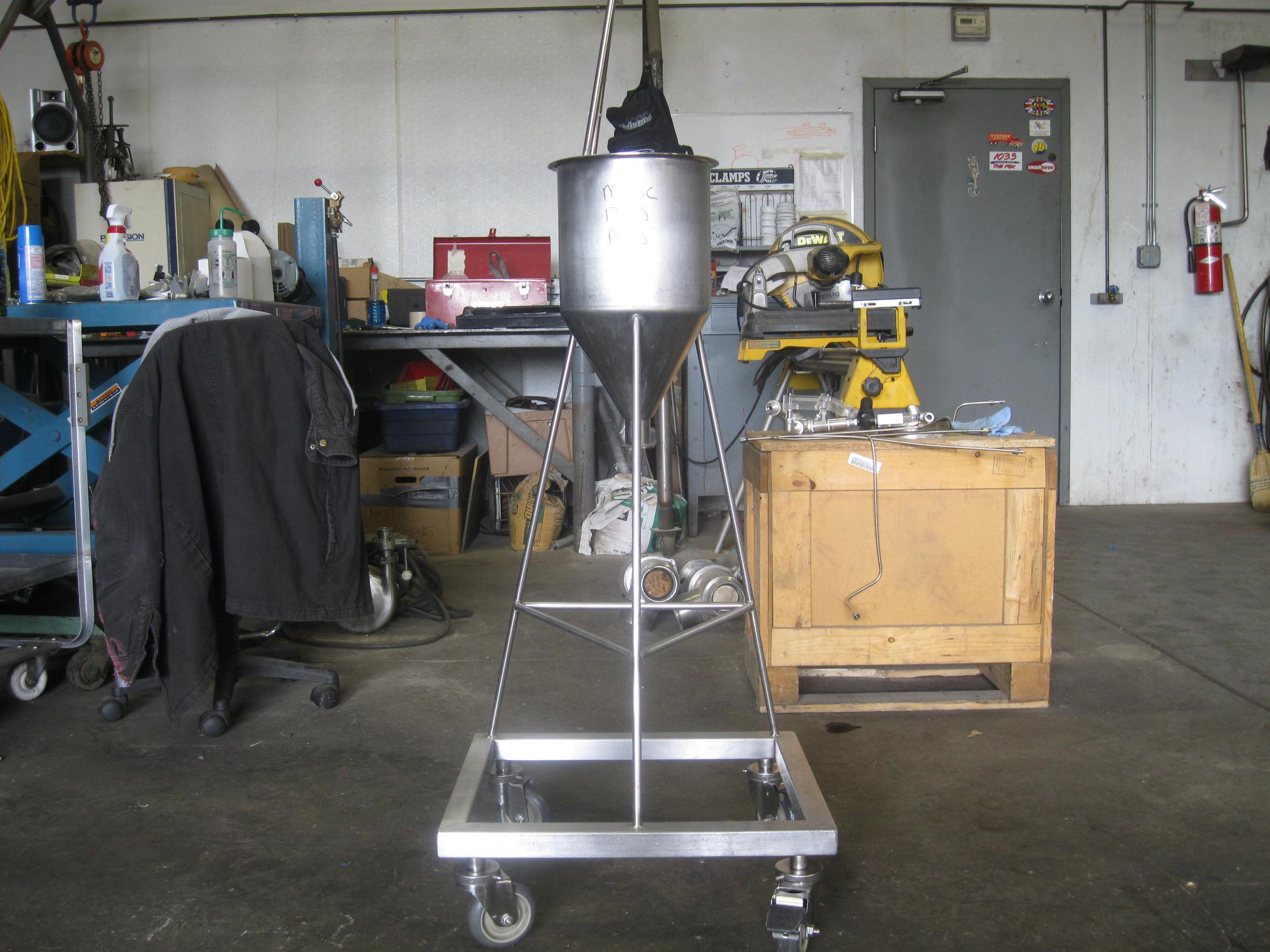 Usado 2.5 GALLON SINGLE SHELL TANK