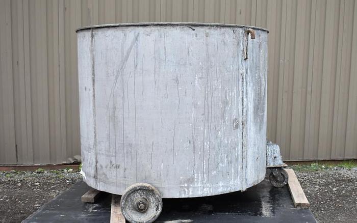 Used USED 390 GALLON TANK, STAINLESS STEEL