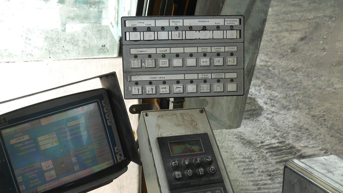 Used 2006 Bauer RTG RG16T with MR105V Hammer (SOLD)