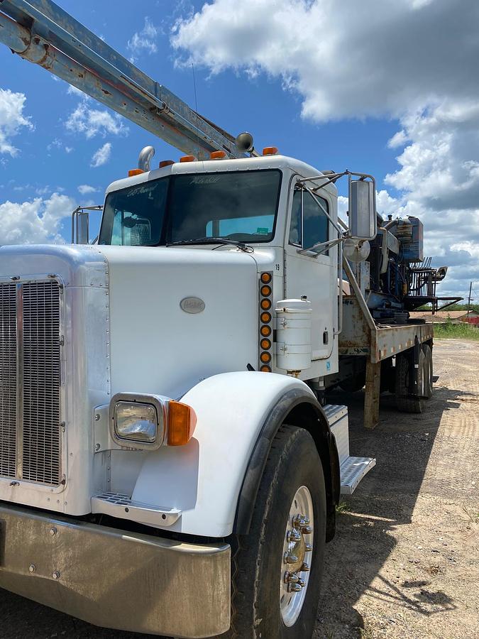 Used Texoma 600 on 1996 Pete (SOLD)