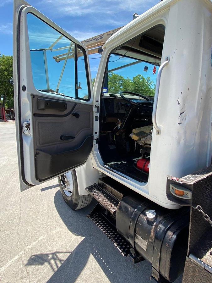 Used Texoma 270 on 2000 IH (SOLD)