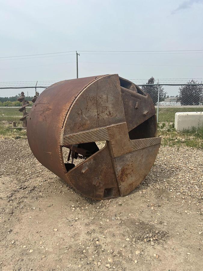 Used 69-70" Spin Bottom Clean-Out Bucket