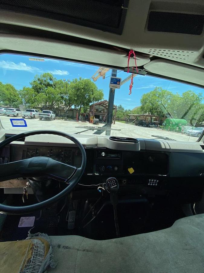 Used Texoma 270 on 2000 IH (SOLD)