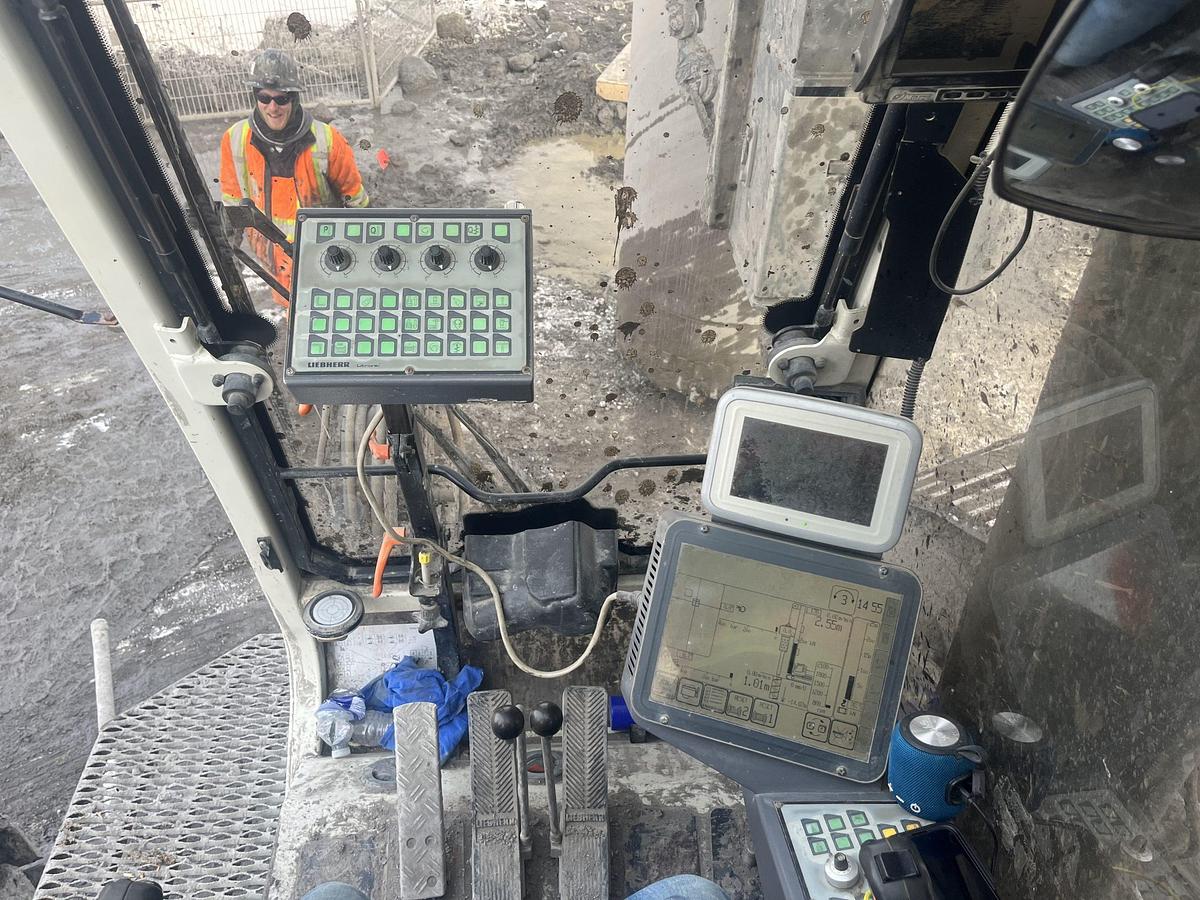 Used 2010 Liebherr LB 28