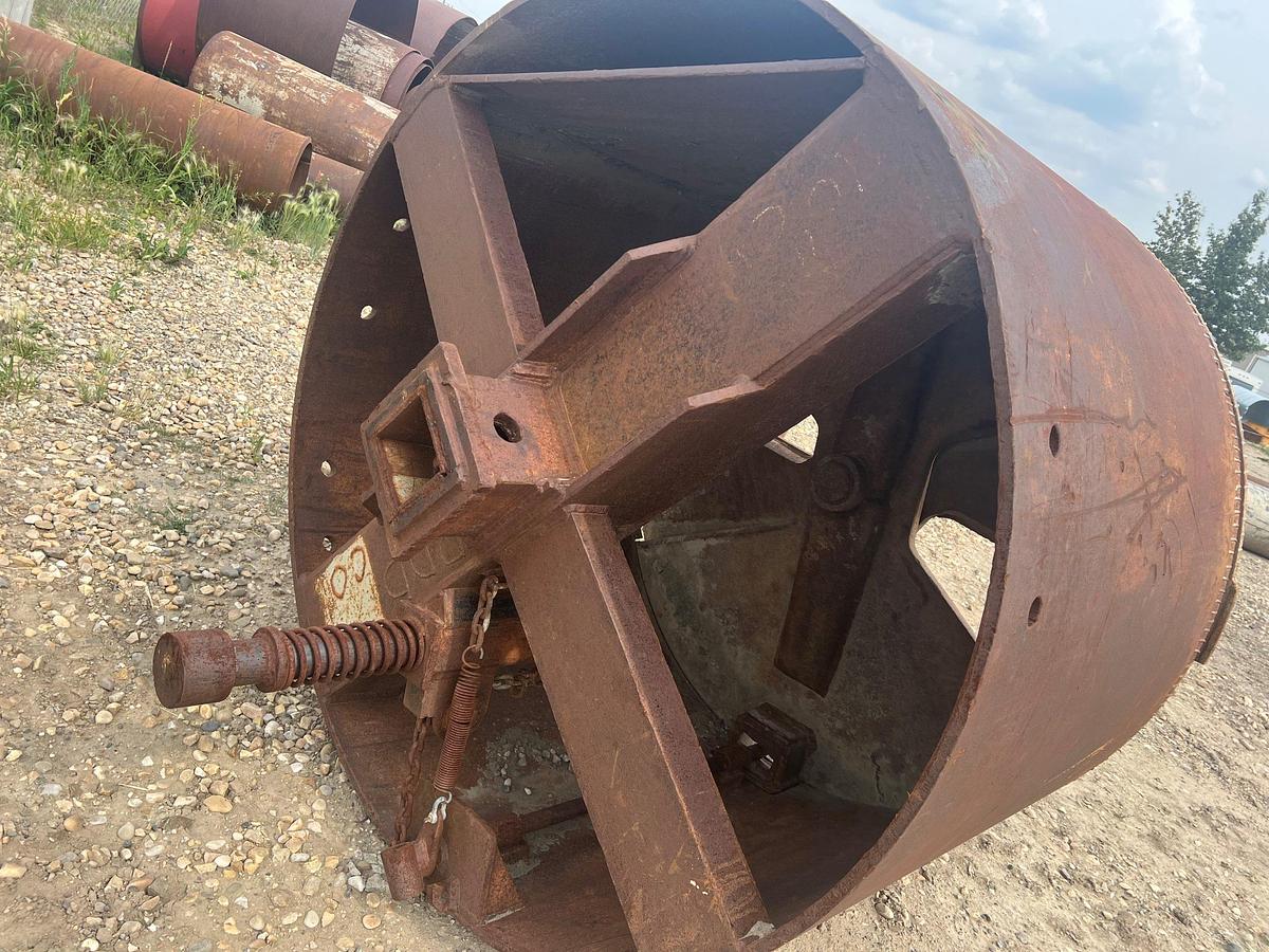 Used 69-70" Spin Bottom Clean-Out Bucket