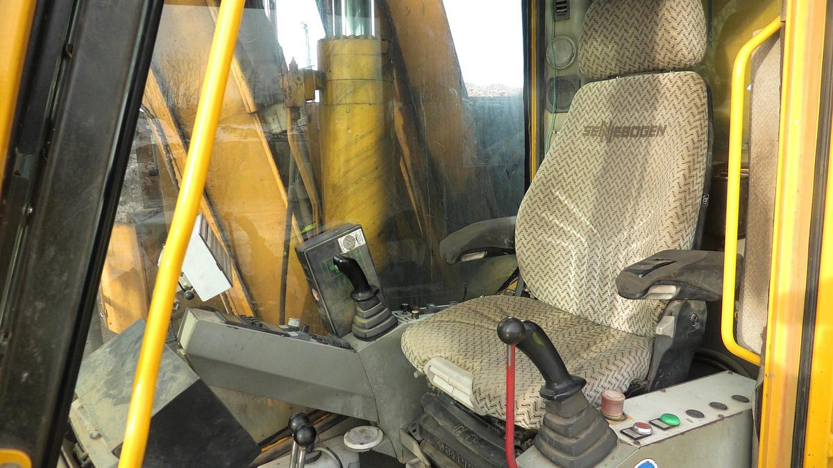 Used 2006 Bauer RTG RG16T with MR105V Hammer (SOLD)