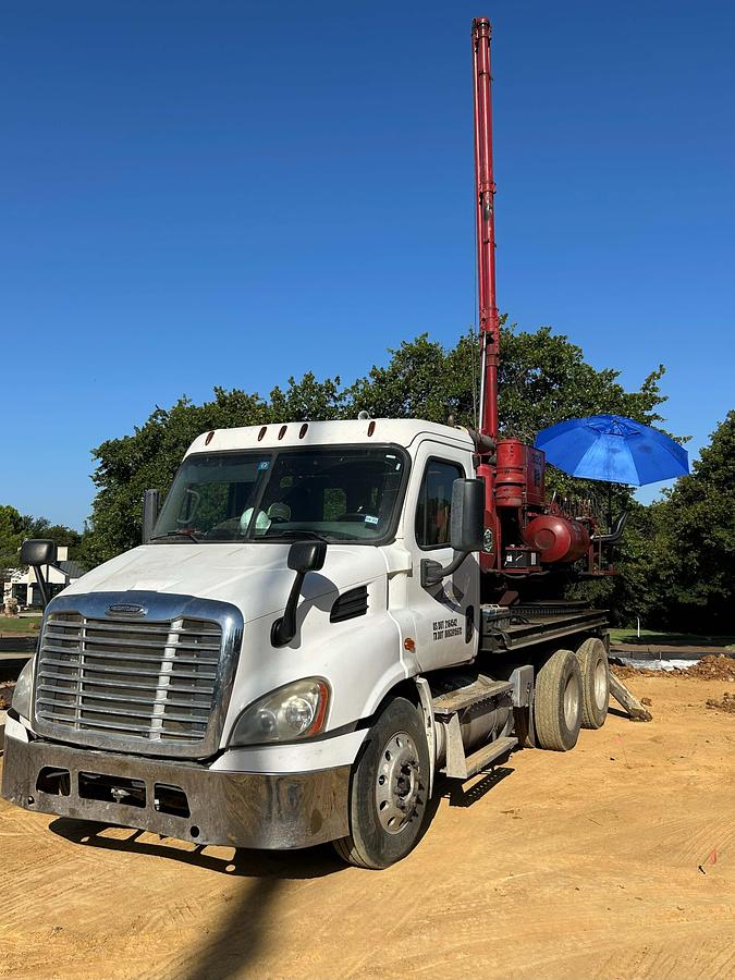Used Texoma 330 mounted on 2013 Freightliner