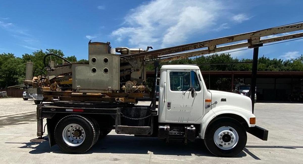 Used Texoma 270 on 2000 IH (SOLD)