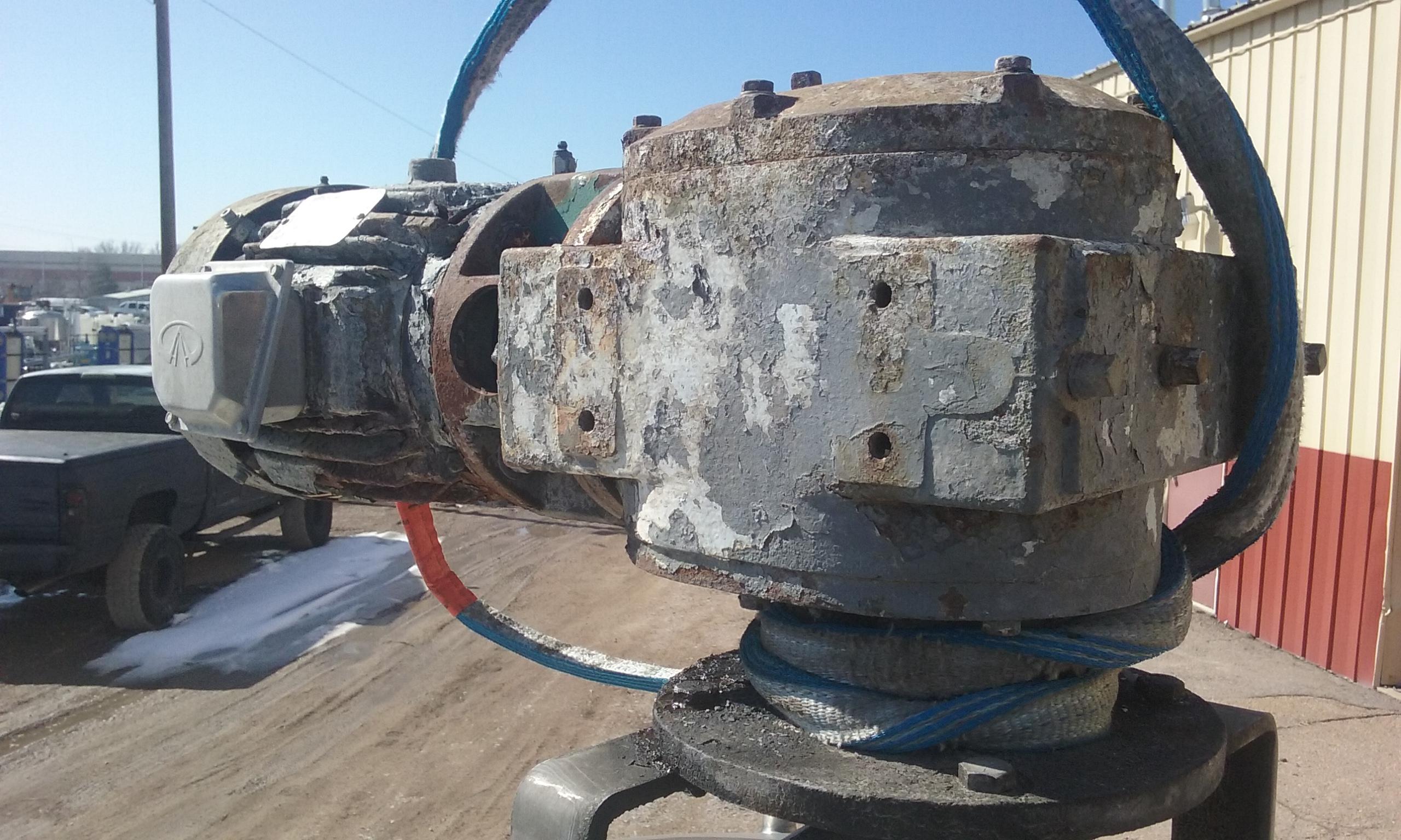 Usado 1000 GALLON MIX TANK