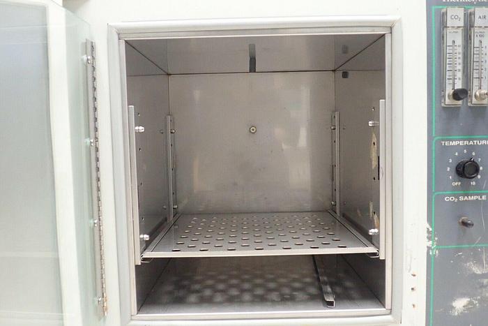 Used Barnstead Thermolyne Model I53325 Compact CO2 5000 Series Incubator