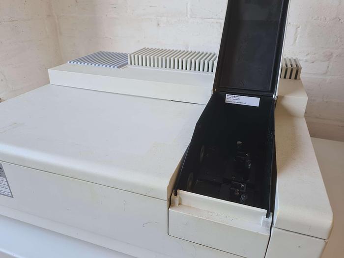 Used Perkin Elmer Lambda 40 UV/VIS Spectrometer