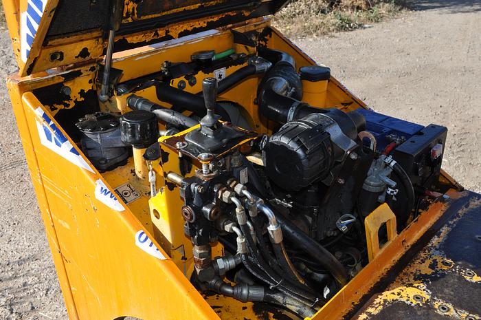 Used 2006 THWAITES 1 TONNE SWIVEL