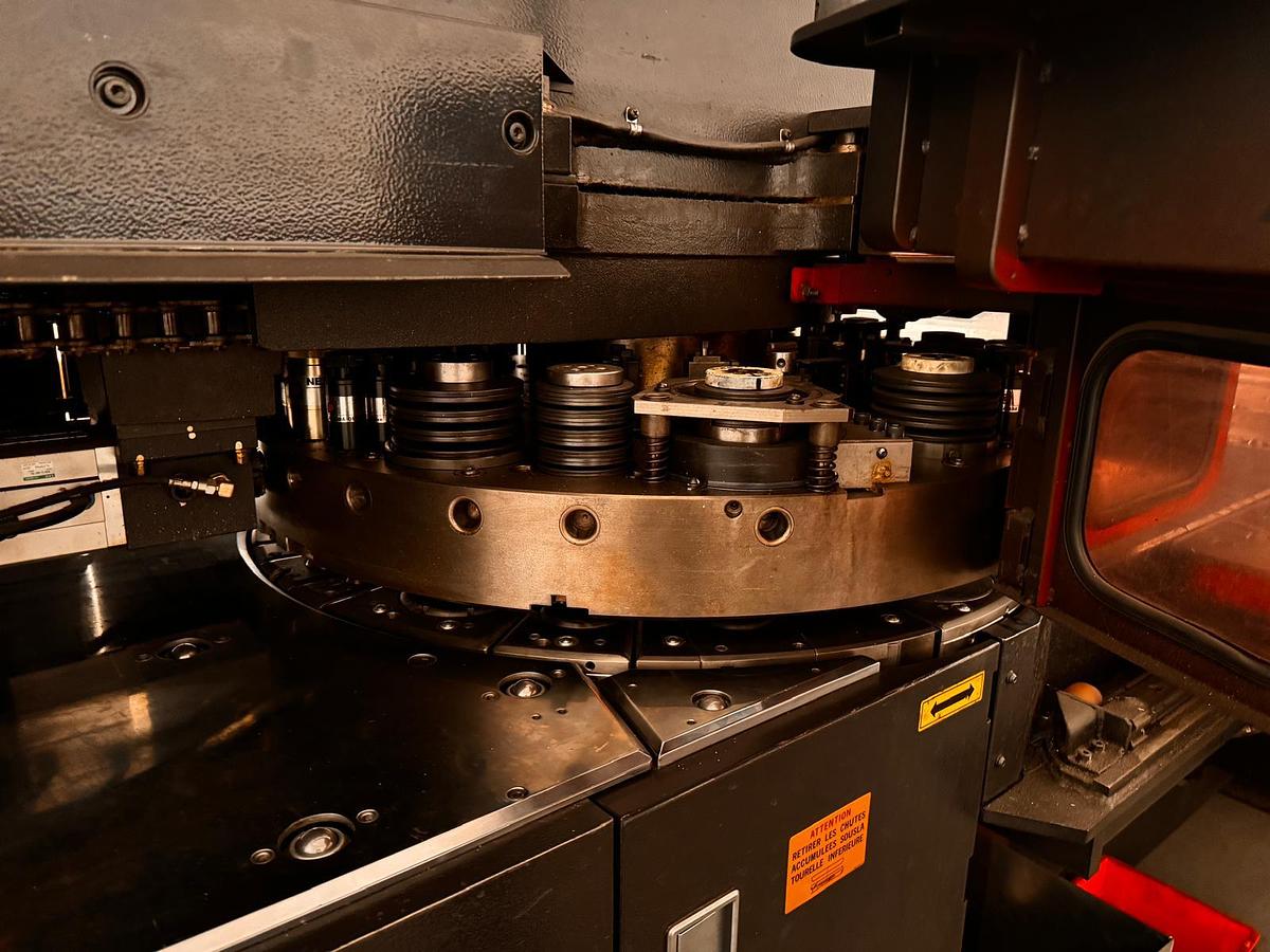Used 2004 AMADA VIPROS 368 Queen