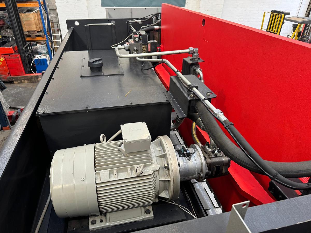 Used 2011 AMADA HFE M2 2204