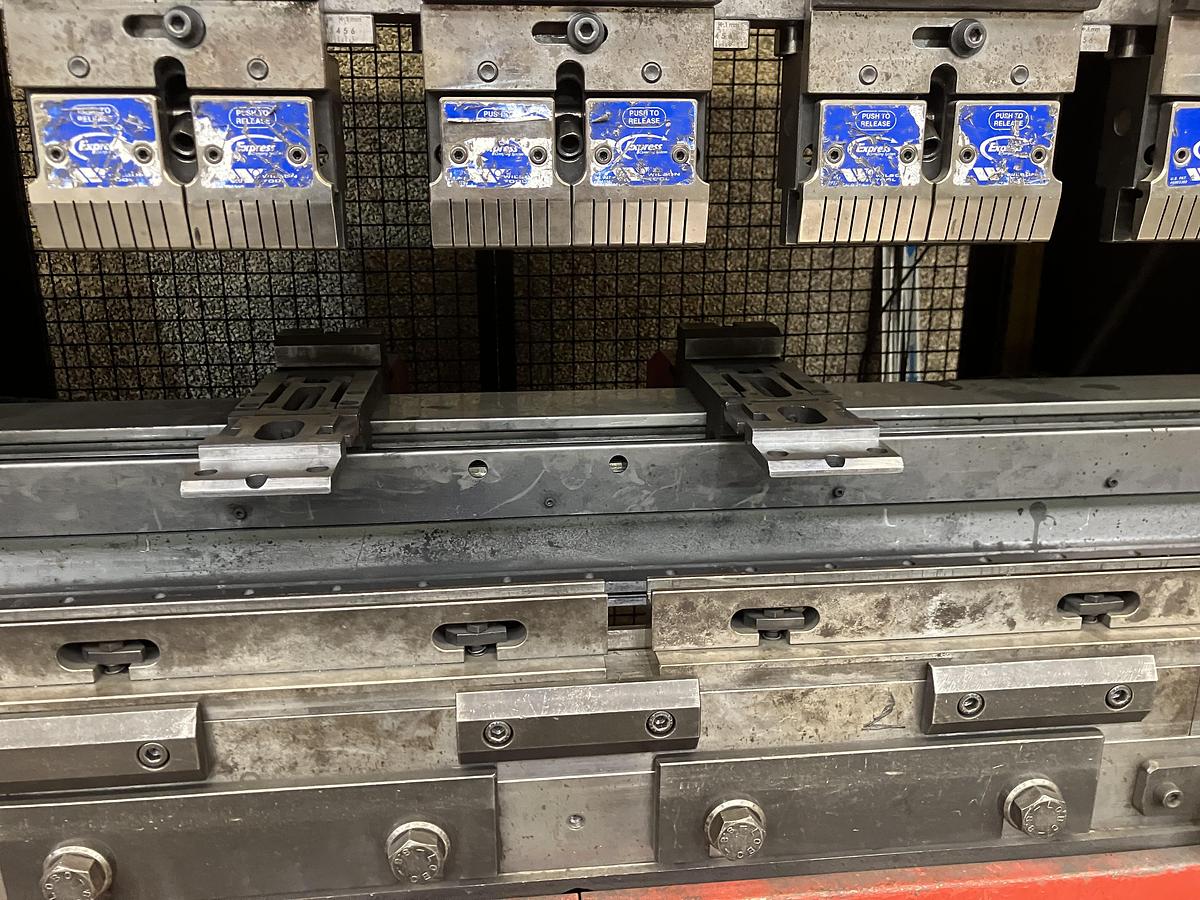 Used 2002 AMADA HFP 80.25 NT