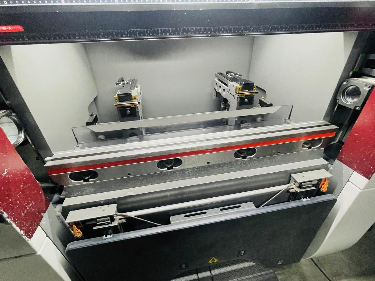 Used 2021 BYSTRONIC Xpert 40/1030 + MBR (Robot)