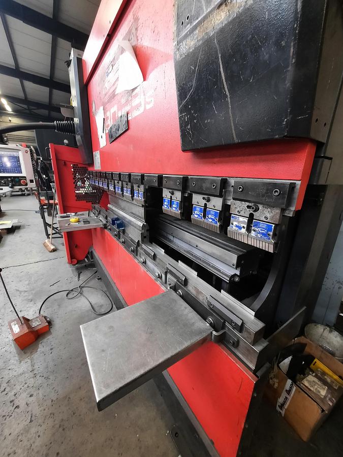 Used 2002 AMADA HFP 80.25 NT