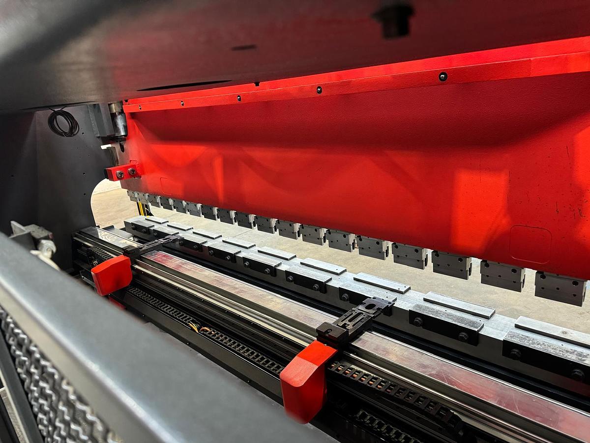 Used 2011 AMADA HFE M2 2204