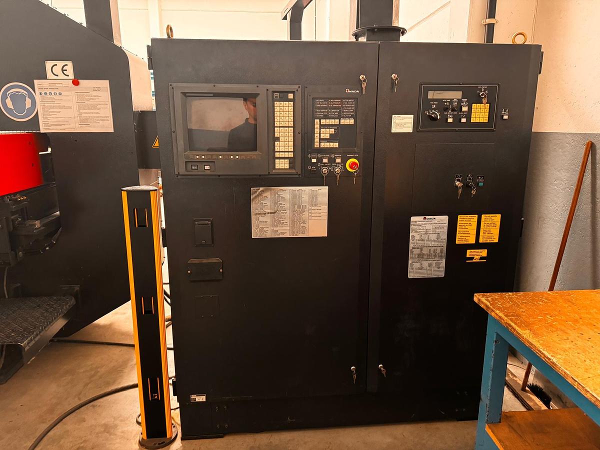 Used 2004 AMADA VIPROS 368 Queen