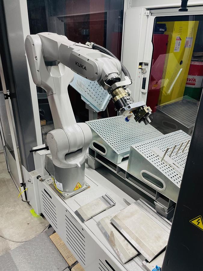 Used 2021 BYSTRONIC Xpert 40/1030 + MBR (Robot)