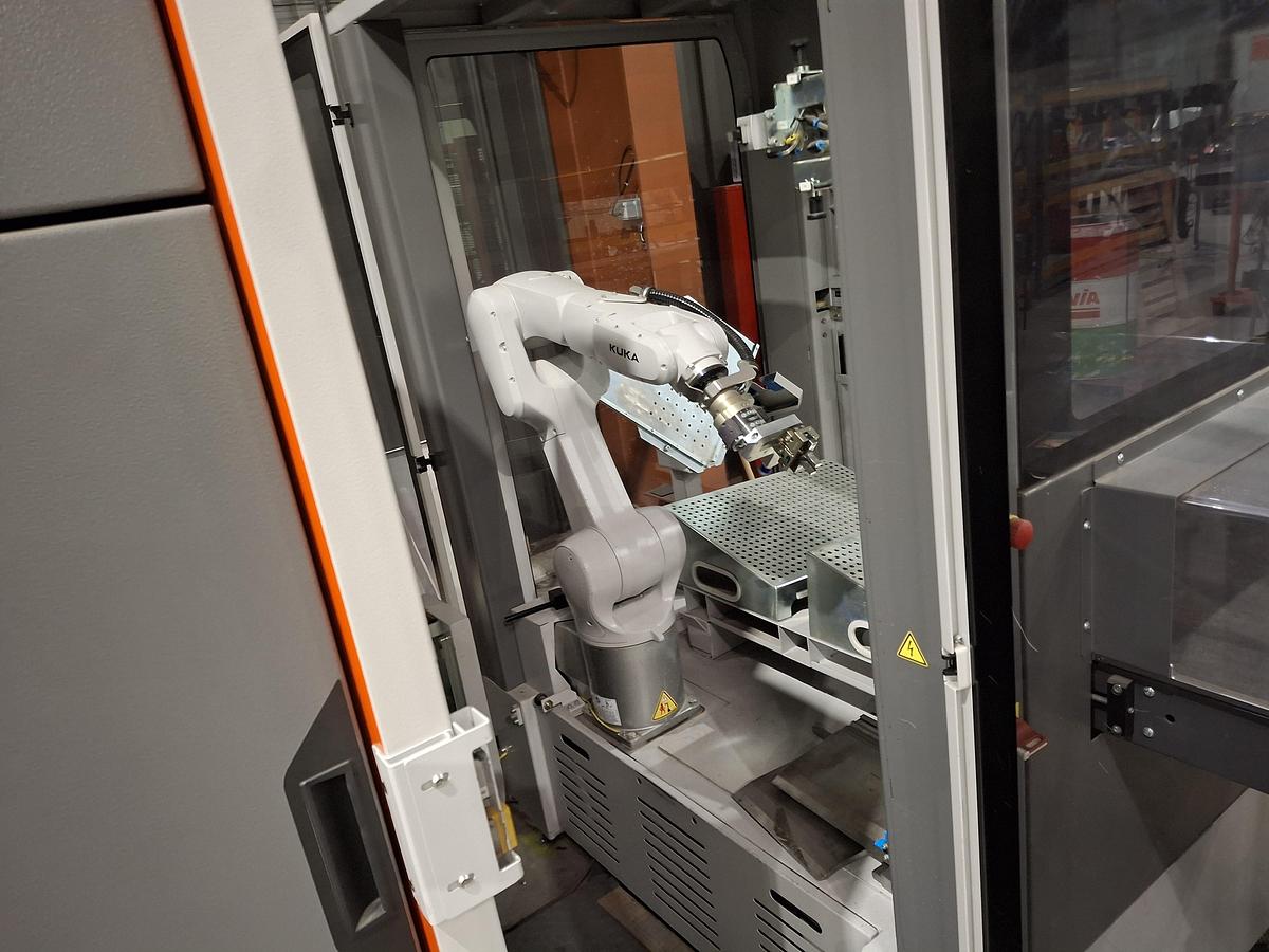 Used 2021 BYSTRONIC Xpert 40/1030 + MBR (Robot)