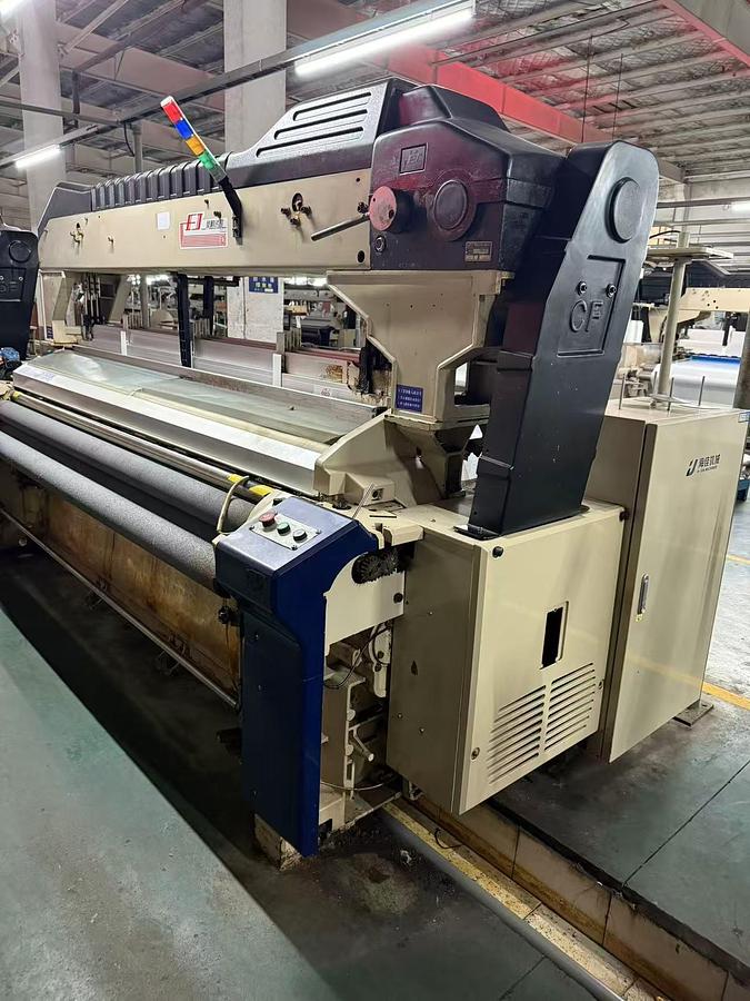 Used Chinese Haijia 8100 water jet loom for fabric