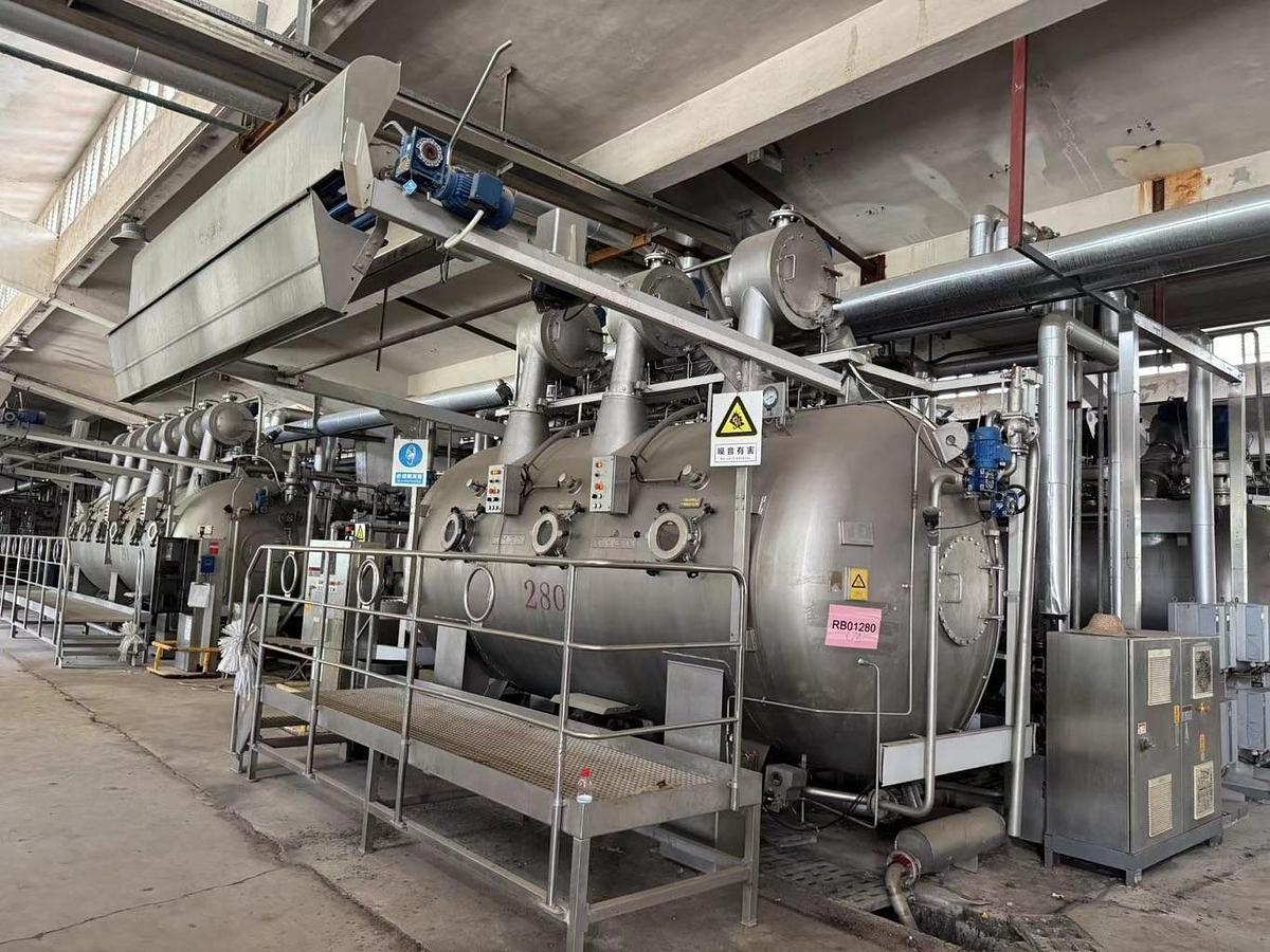 Used Fong's dyeing machine for fabric