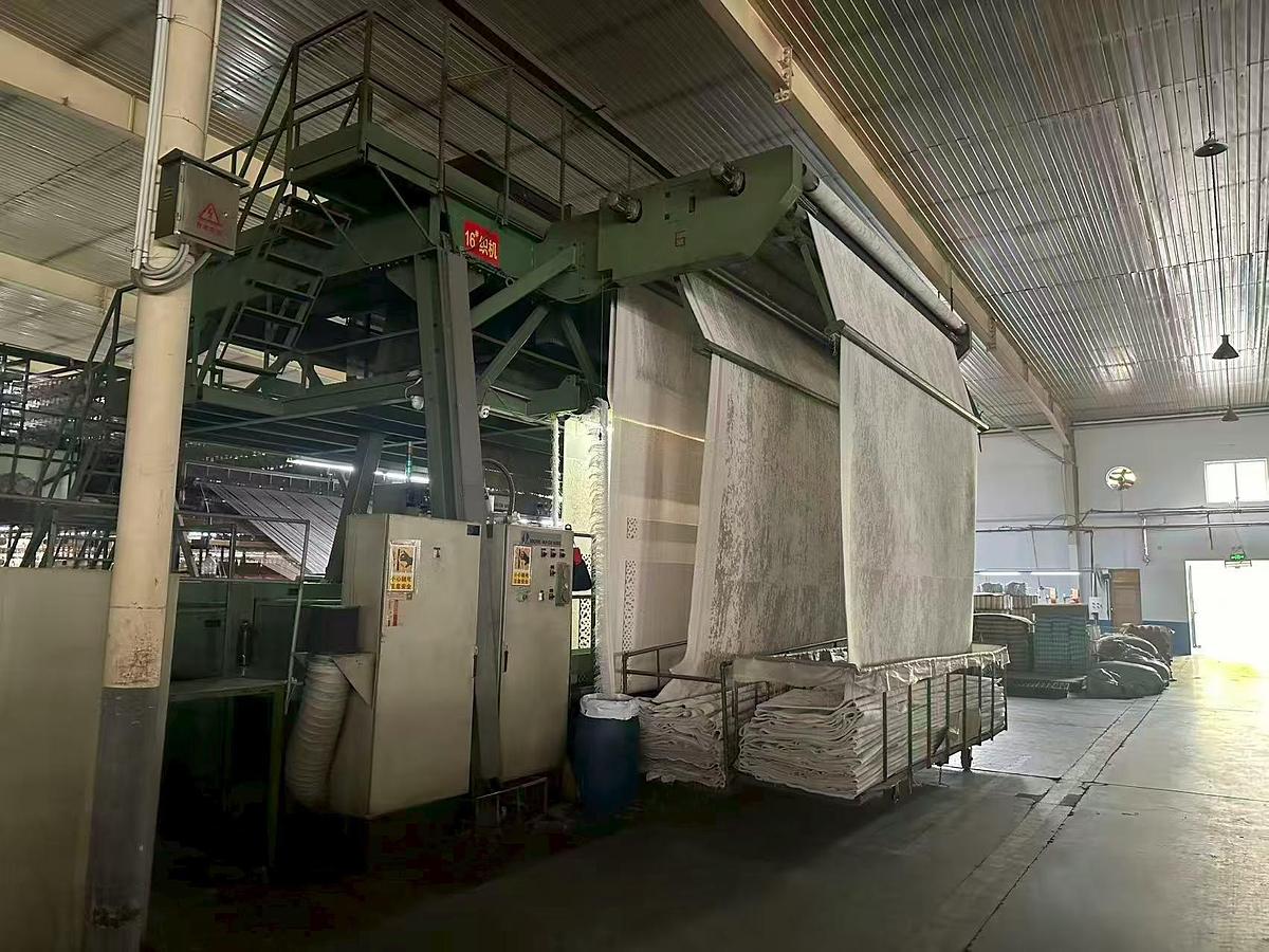 Used 3 sets Carpet weaving machine for fabric