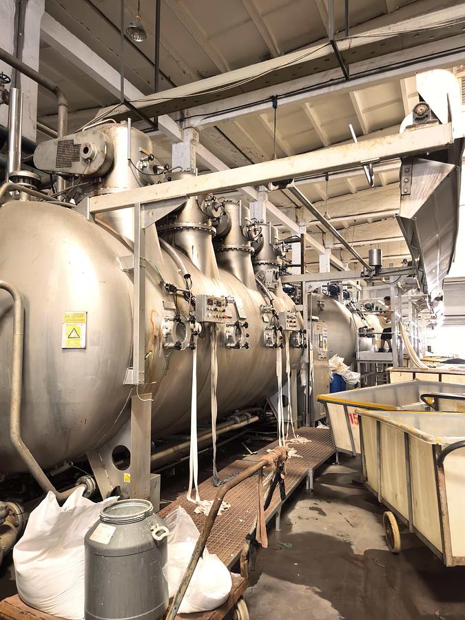 Used Fong's jumbo dyeing machine for fabric