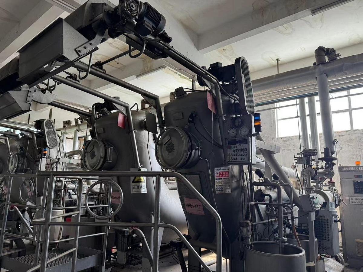 Used Fong's dyeing machines for fabric