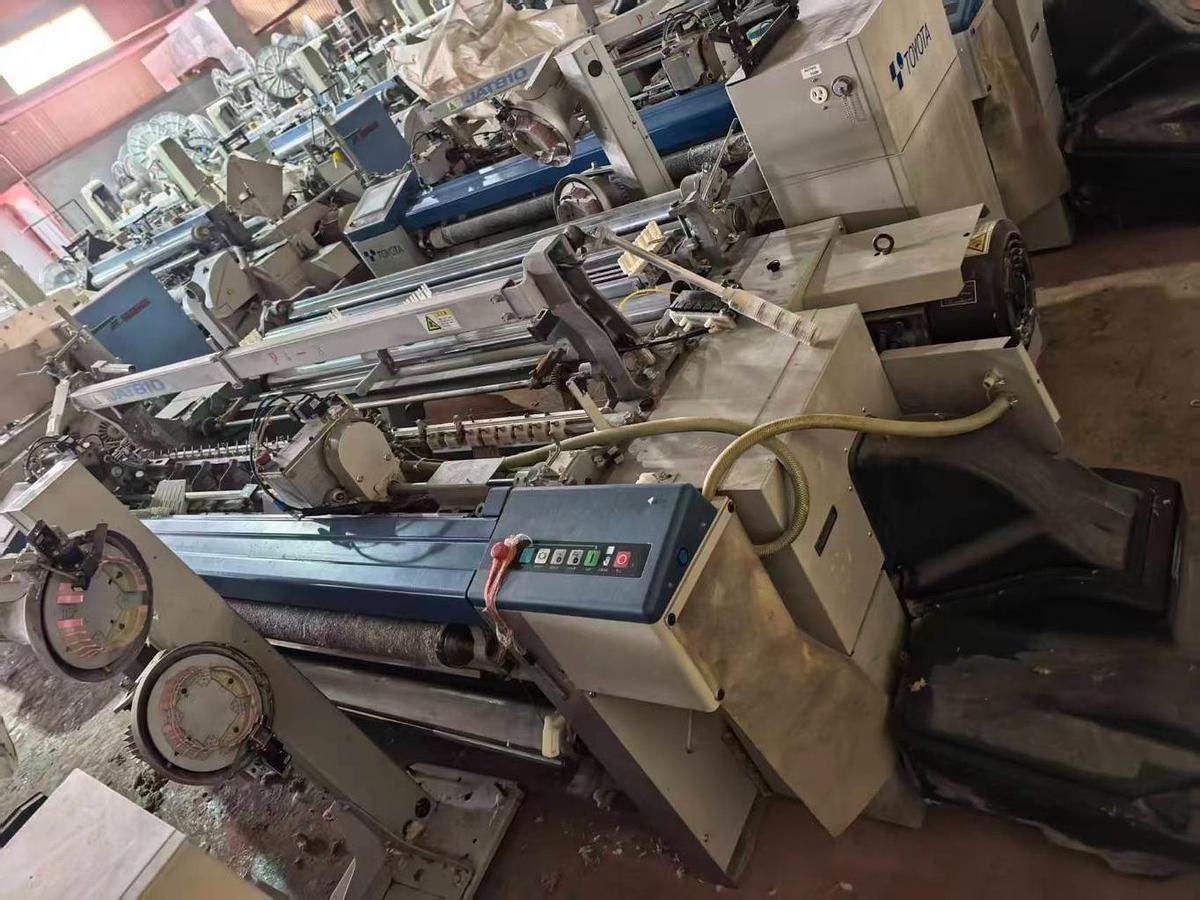 Used Toyota T810 air jet loom for fabric