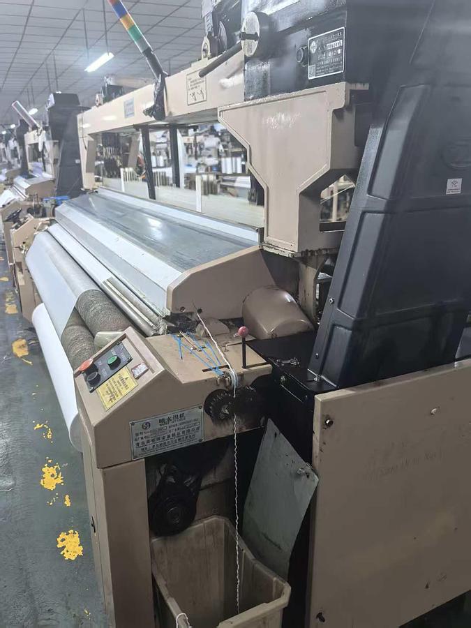 Used 32 sets Chinese brand water jet loom for fabric