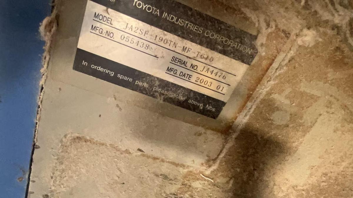 Used Toyota T610 air jet loom for fabric