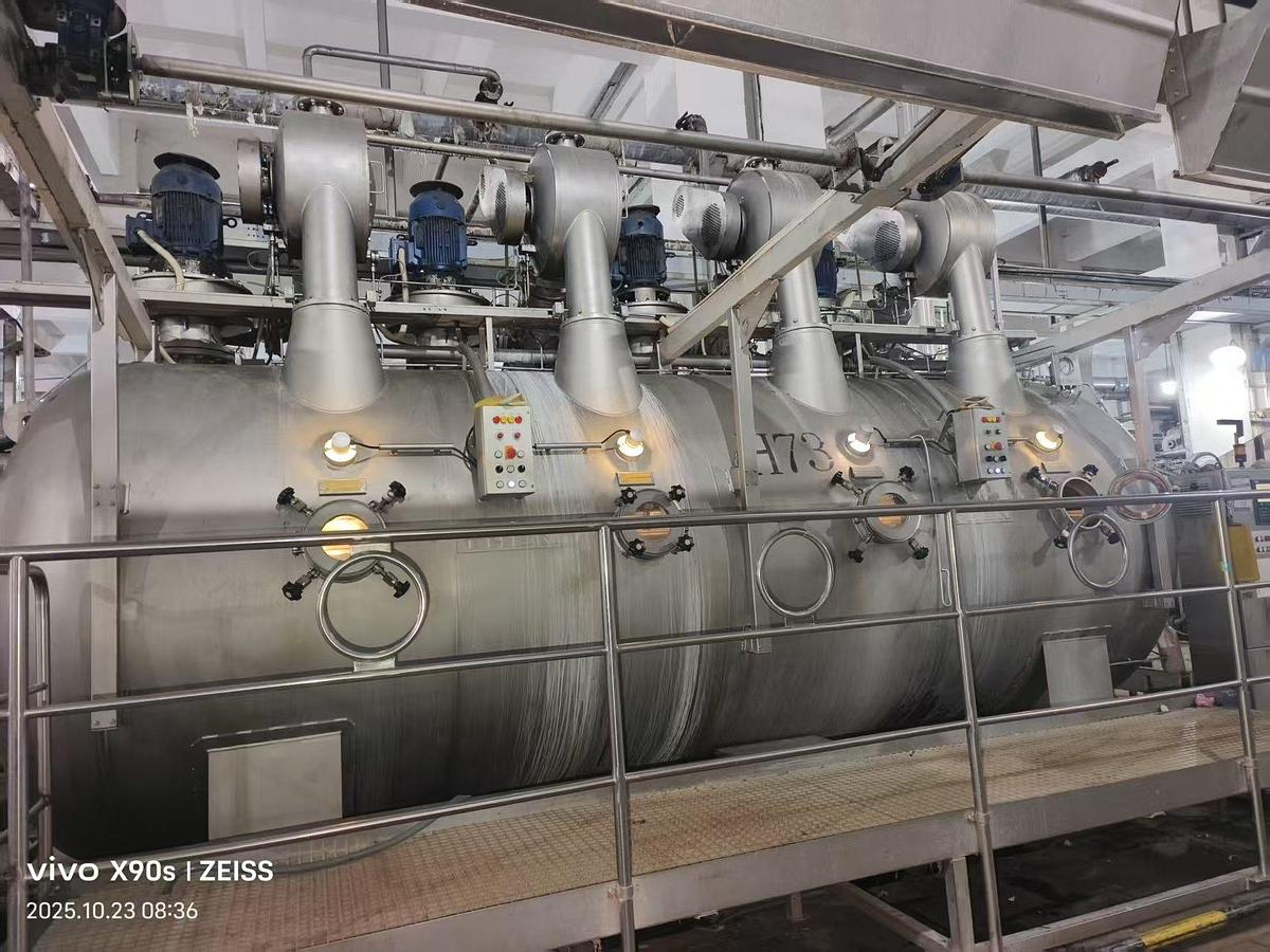 Used Fong's dyeing machine for fabric