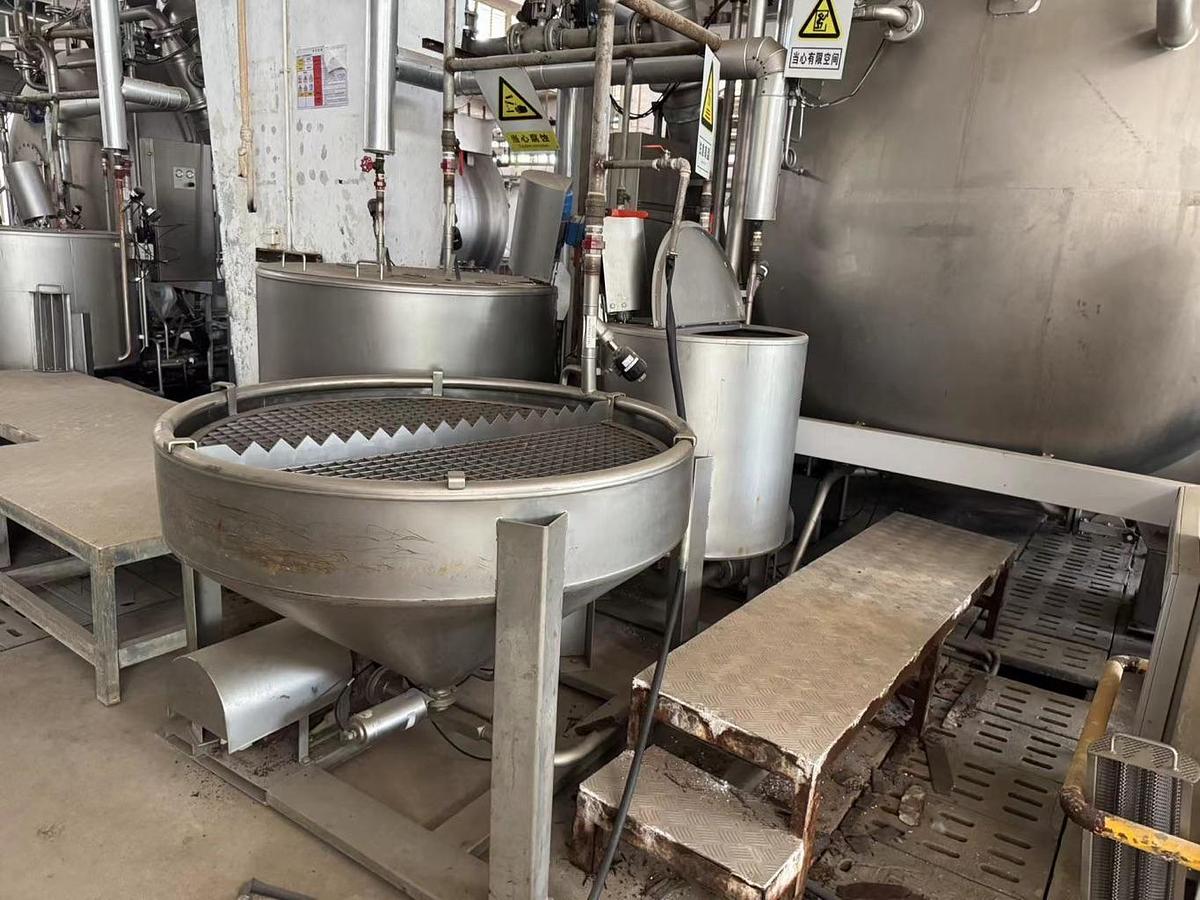 Used Fong's dyeing machine for fabric