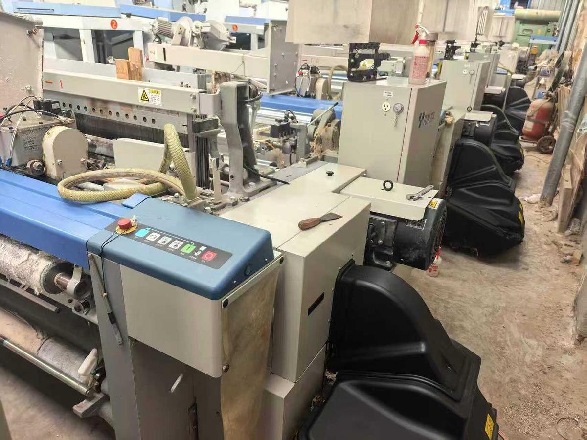 Used Toyota T810 air jet loom for fabric