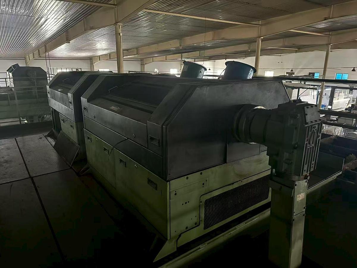 Used 3 sets Carpet weaving machine for fabric